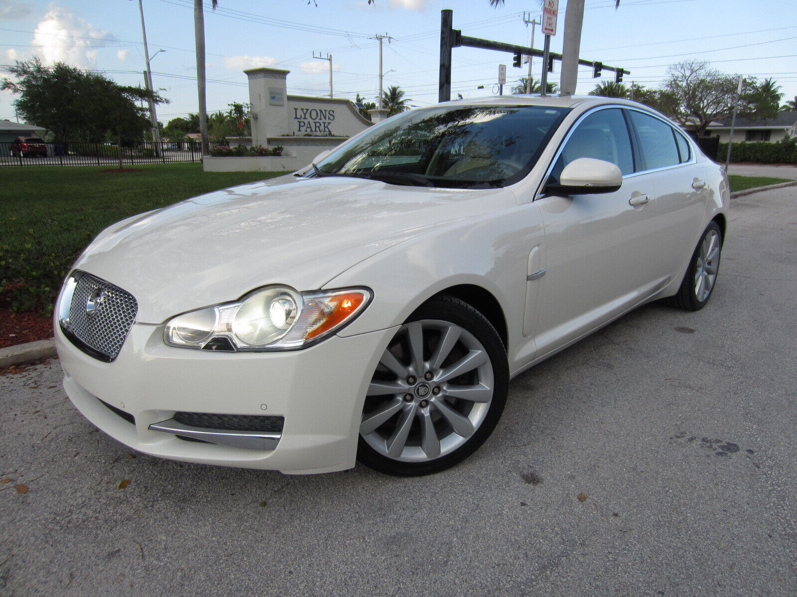 Jaguar XF