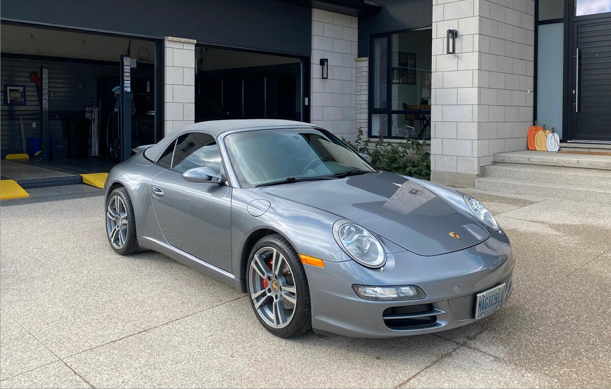 PORSCHE