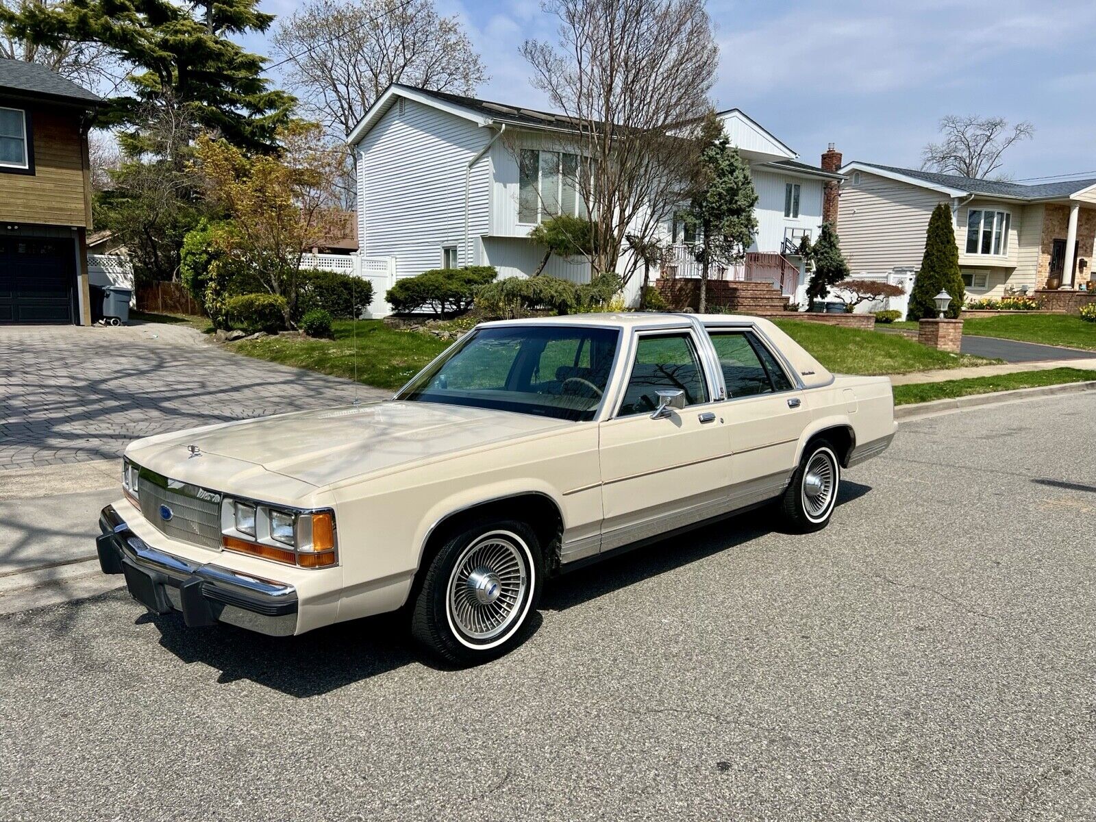 Ford Crown Victoria