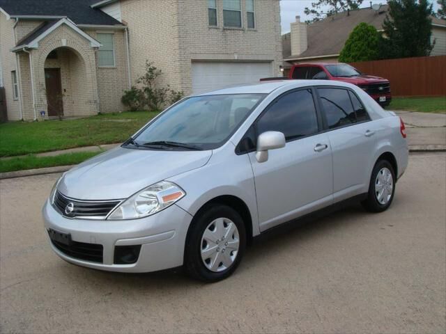 2011 NISSAN Versa