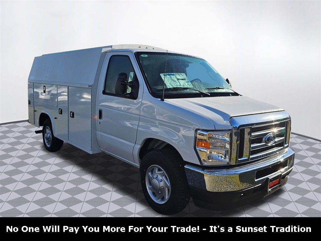2025 FORD E-350