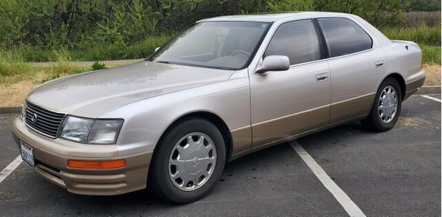 Lexus LS