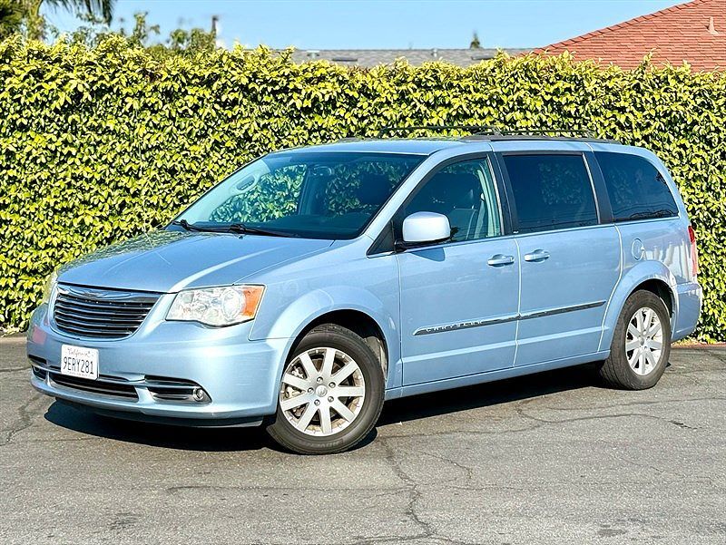 2013 CHRYSLER Town and Country