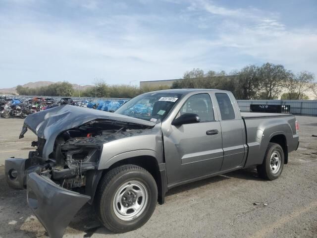 Mitsubishi Raider