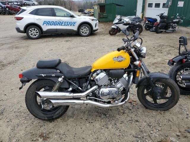 Honda VF750C (MAGNA)