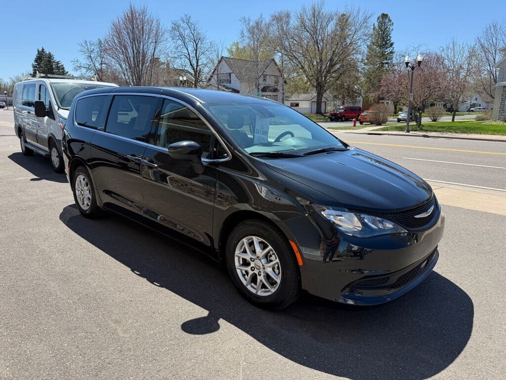 2023 CHRYSLER Voyager