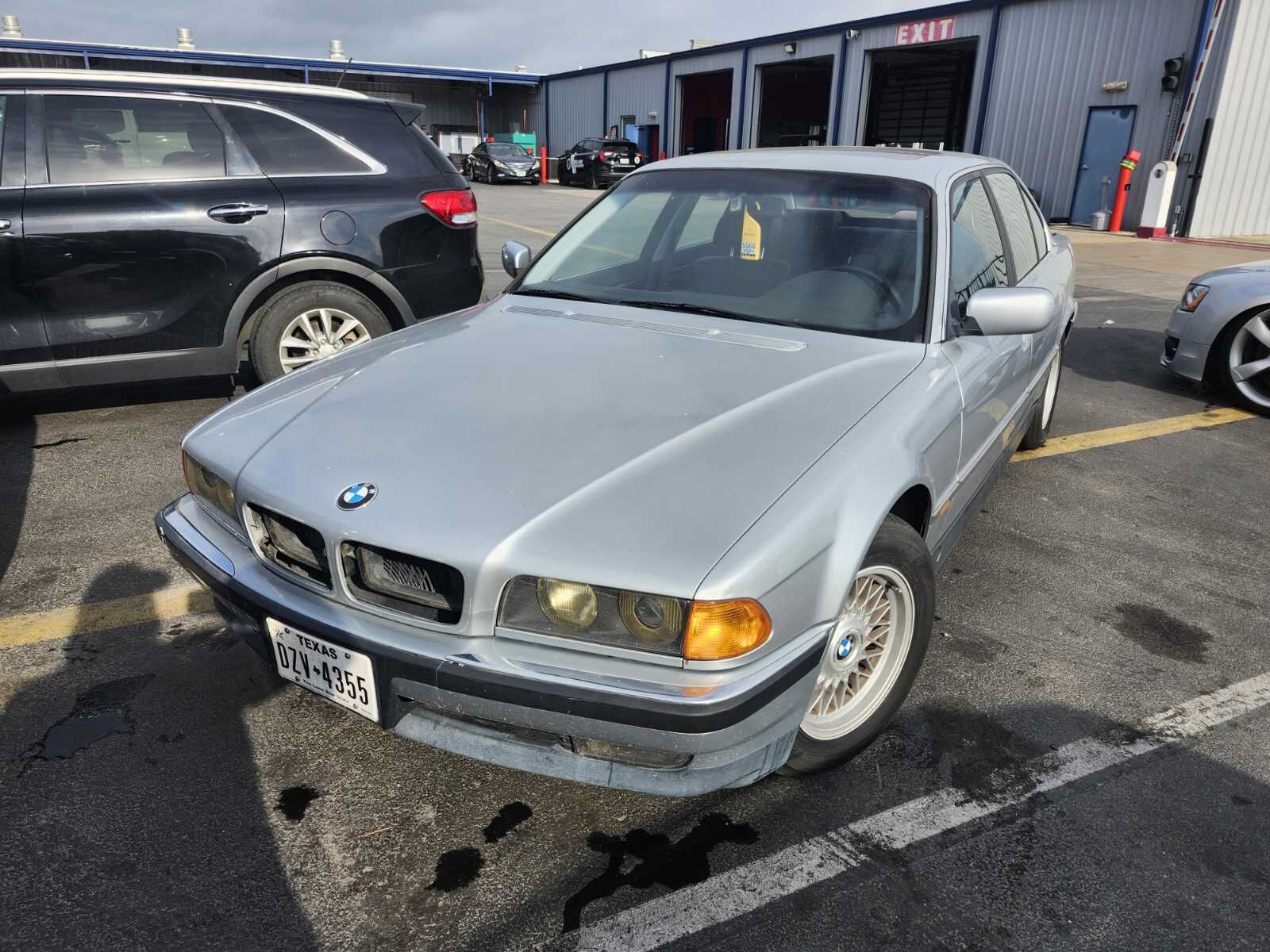 BMW 740i
