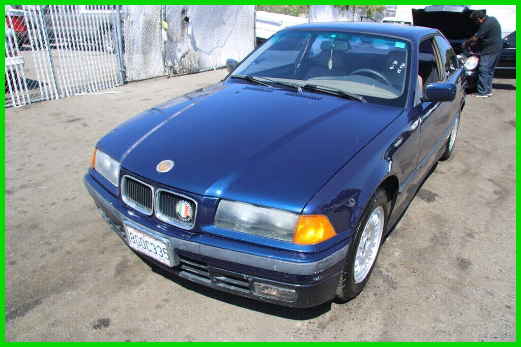 BMW 325iS