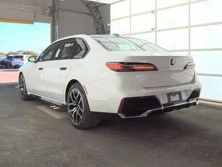2025 BMW 740i