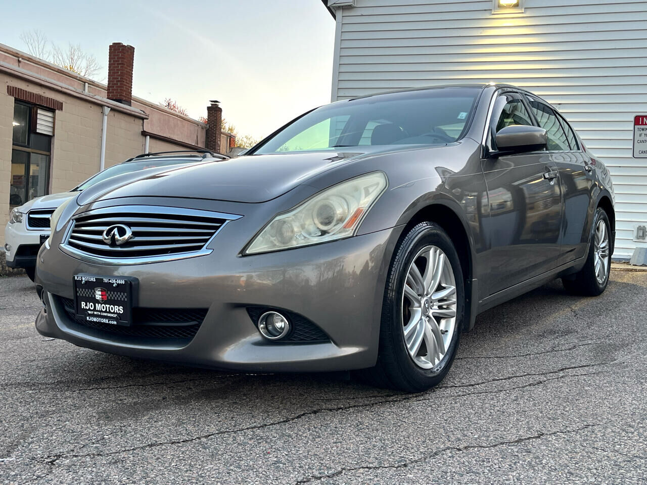 2013 INFINITI G37