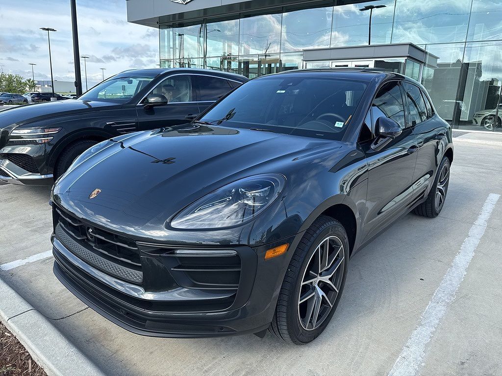 2025 PORSCHE Macan