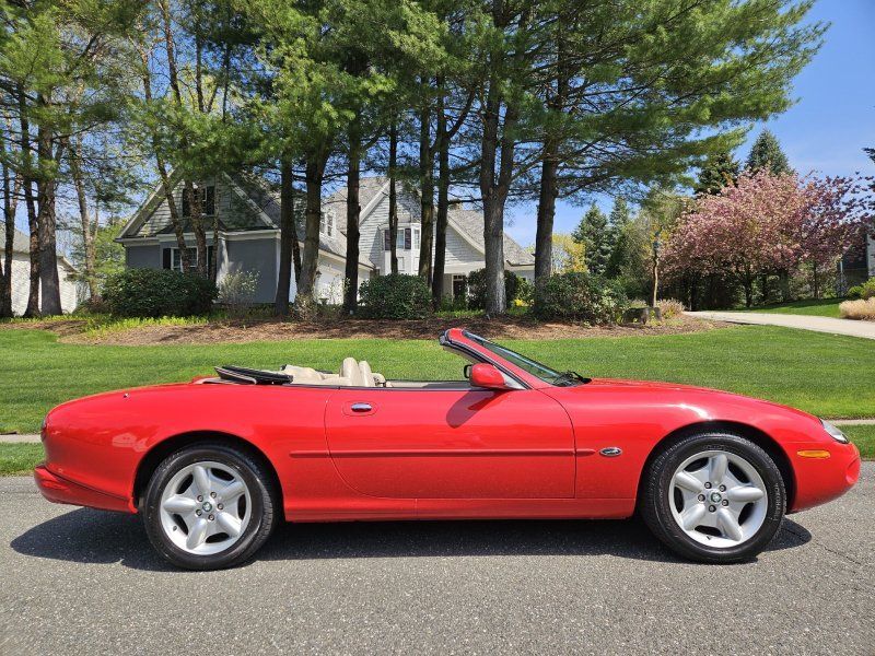 Jaguar XK8