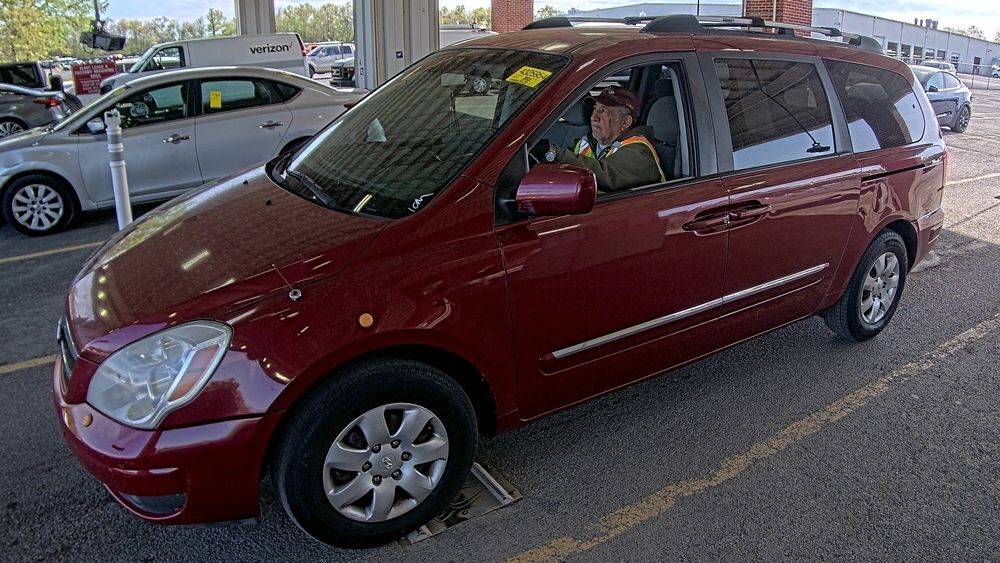 Hyundai Entourage