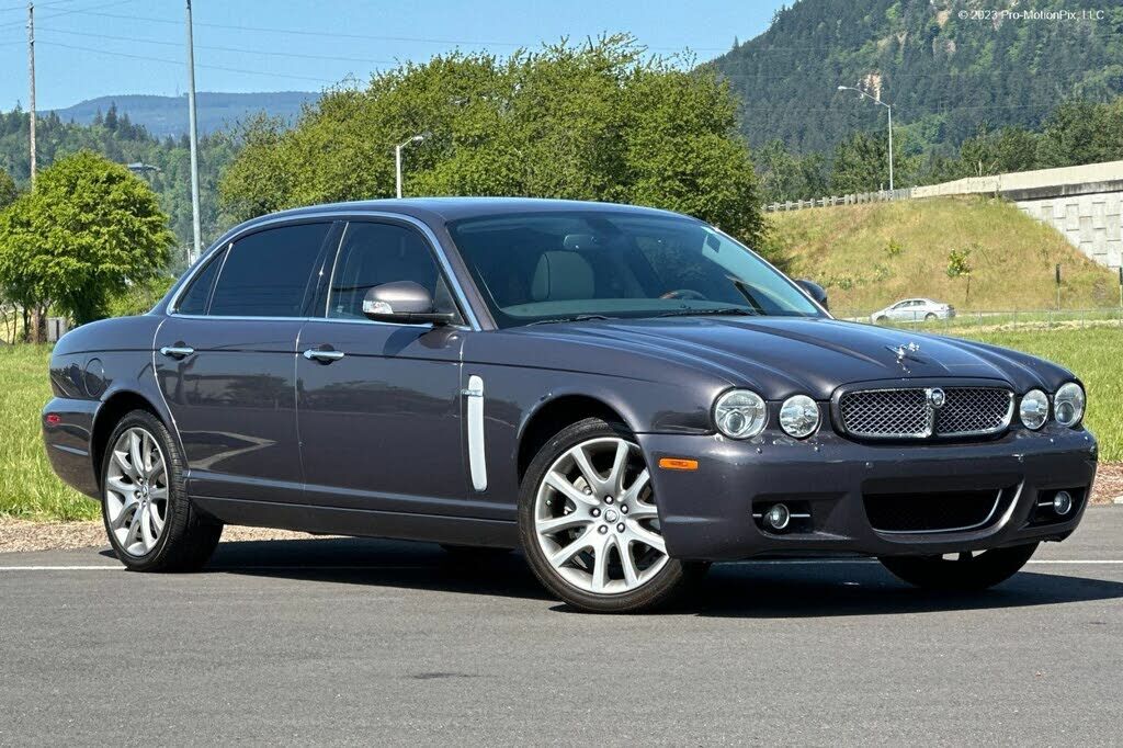 Jaguar XJ