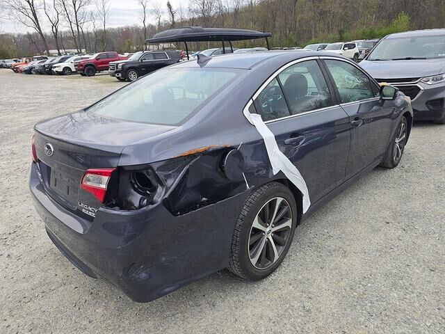 2017 SUBARU Legacy