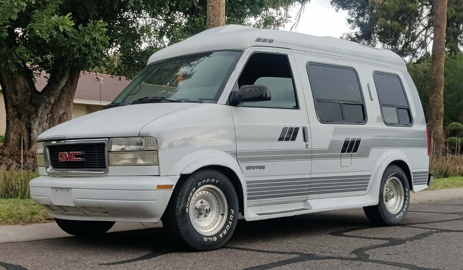 GMC Safari