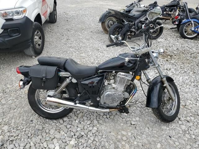 Suzuki GZ250