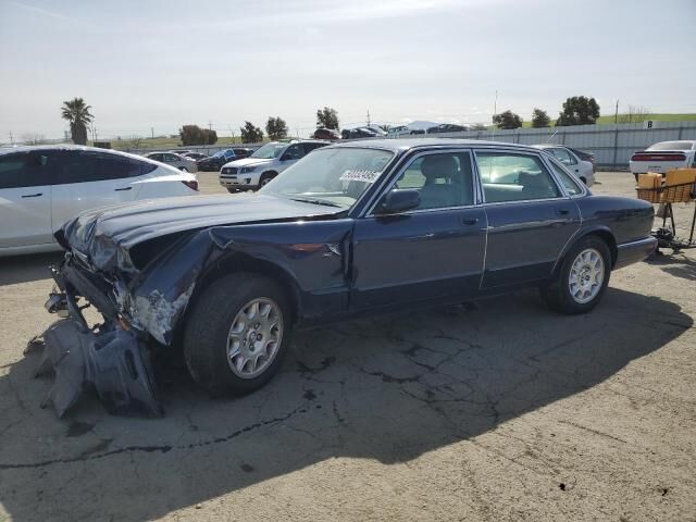 Jaguar XJ8