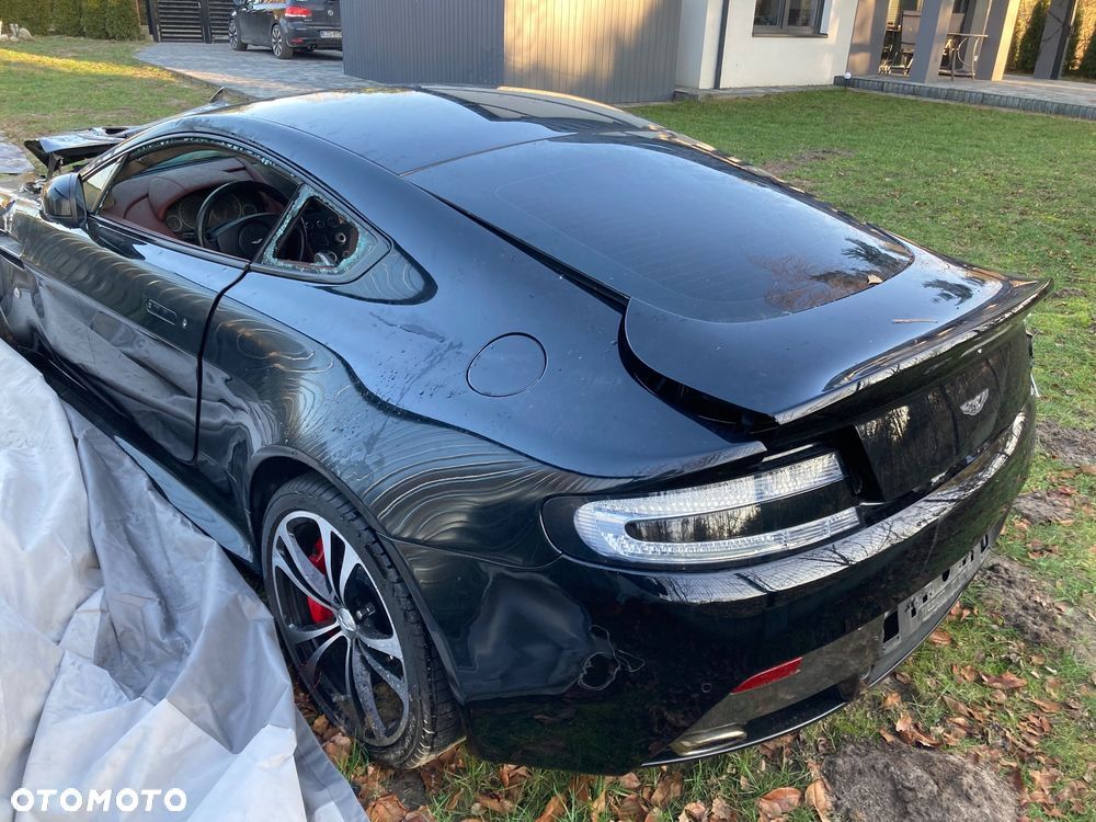 Aston Martin V12 Vantage