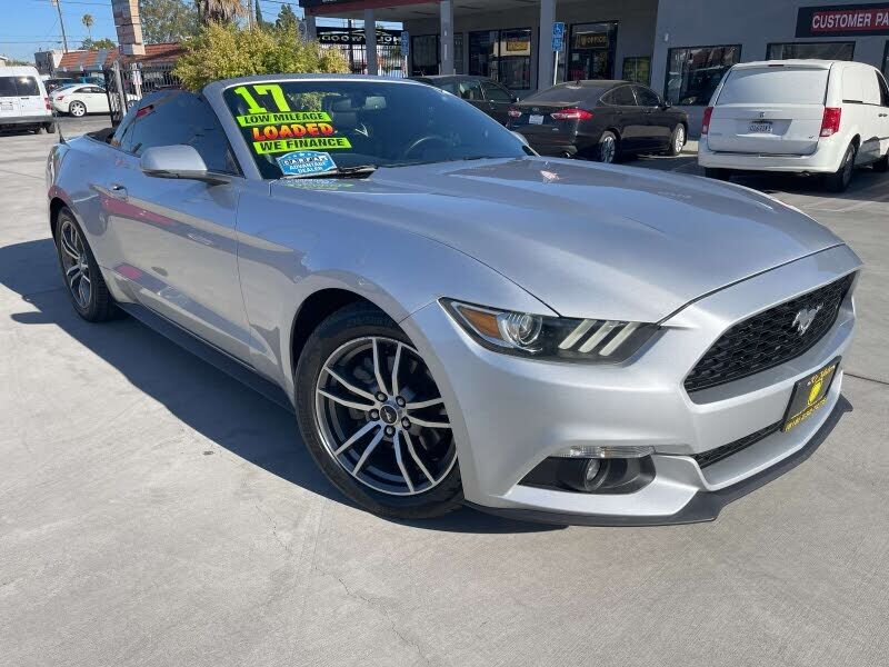 2017 FORD Mustang