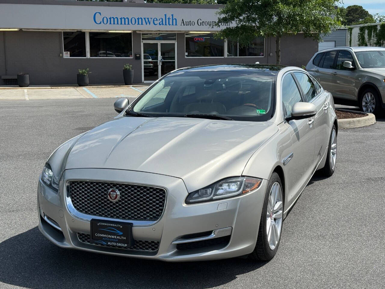 Jaguar XJ