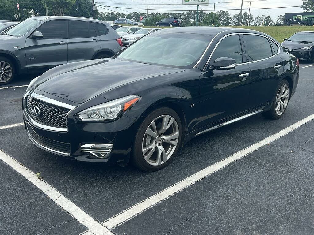 Infiniti Q70L