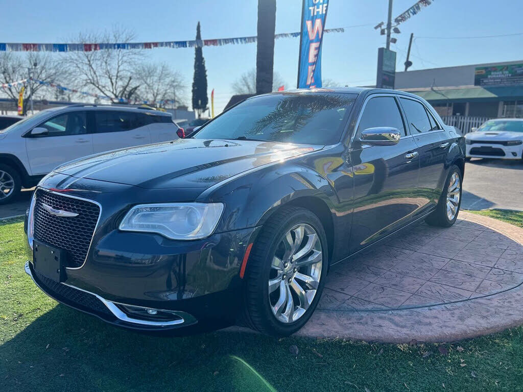 2019 CHRYSLER 300
