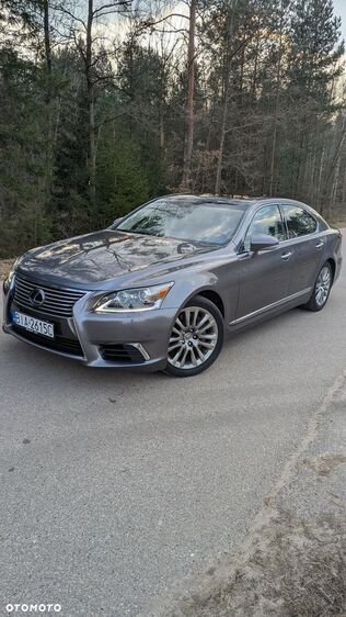 Lexus LS