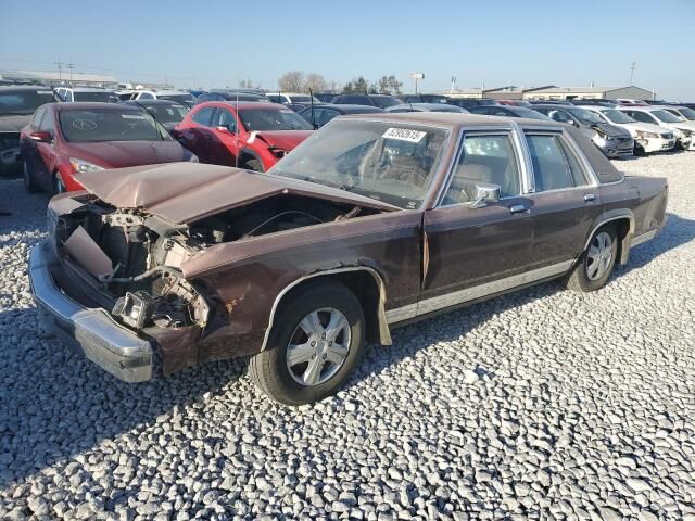 Ford Crown Victoria