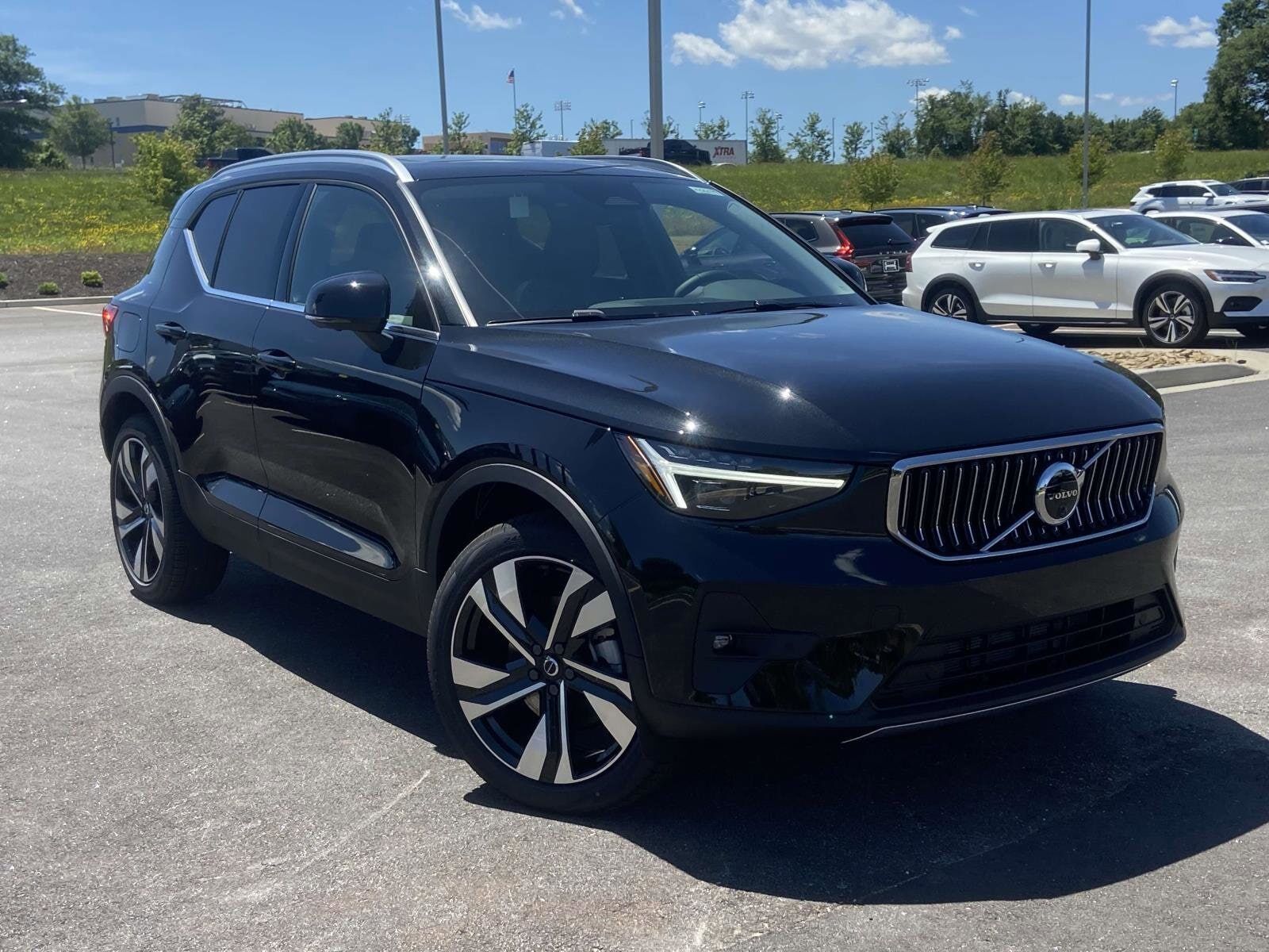 2025 VOLVO XC40