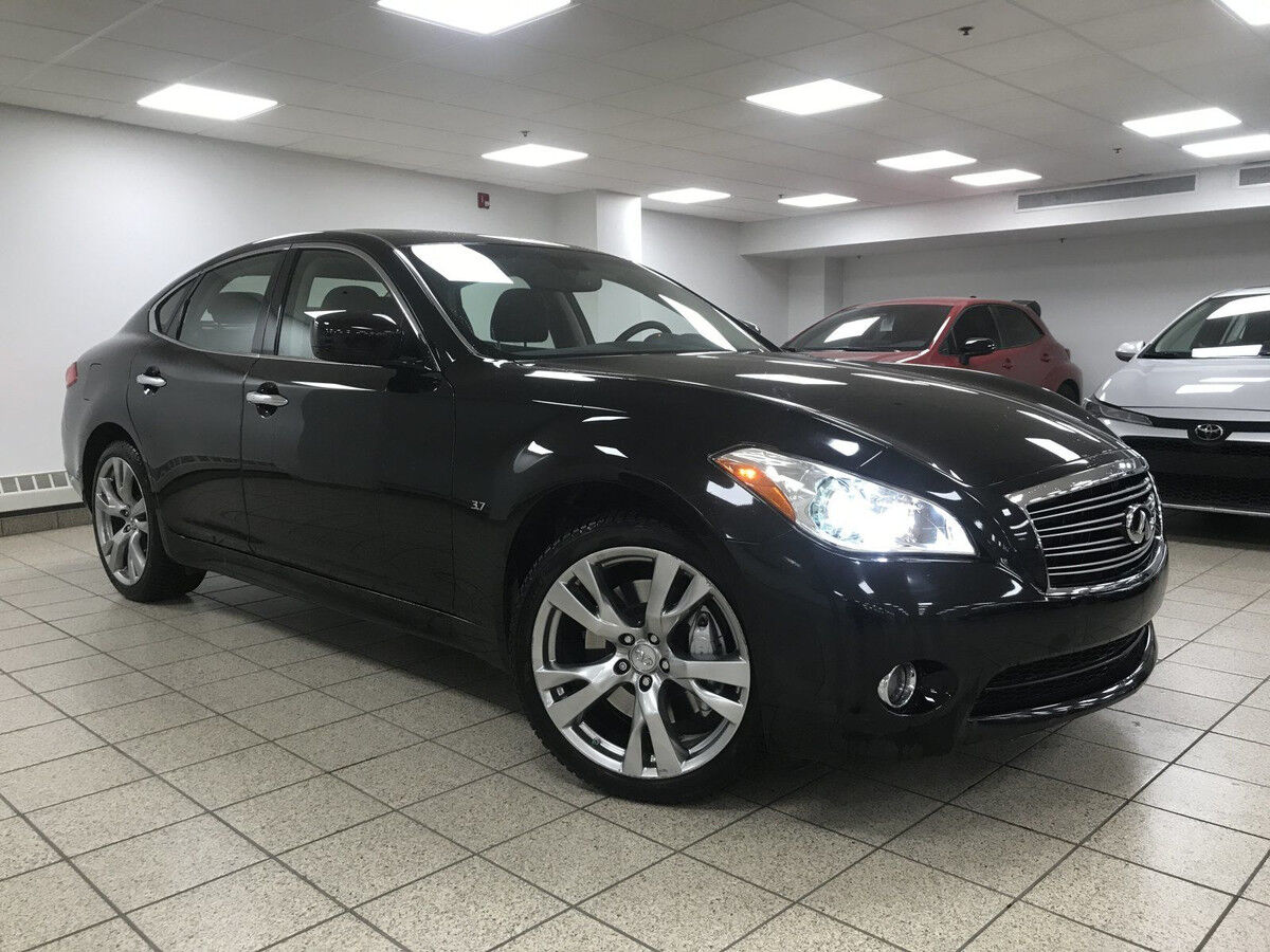 Infiniti Q70