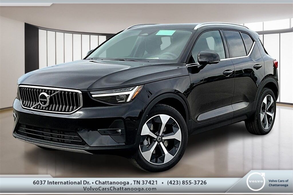 2025 VOLVO XC40