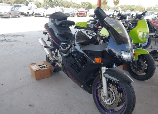 Suzuki RF900R