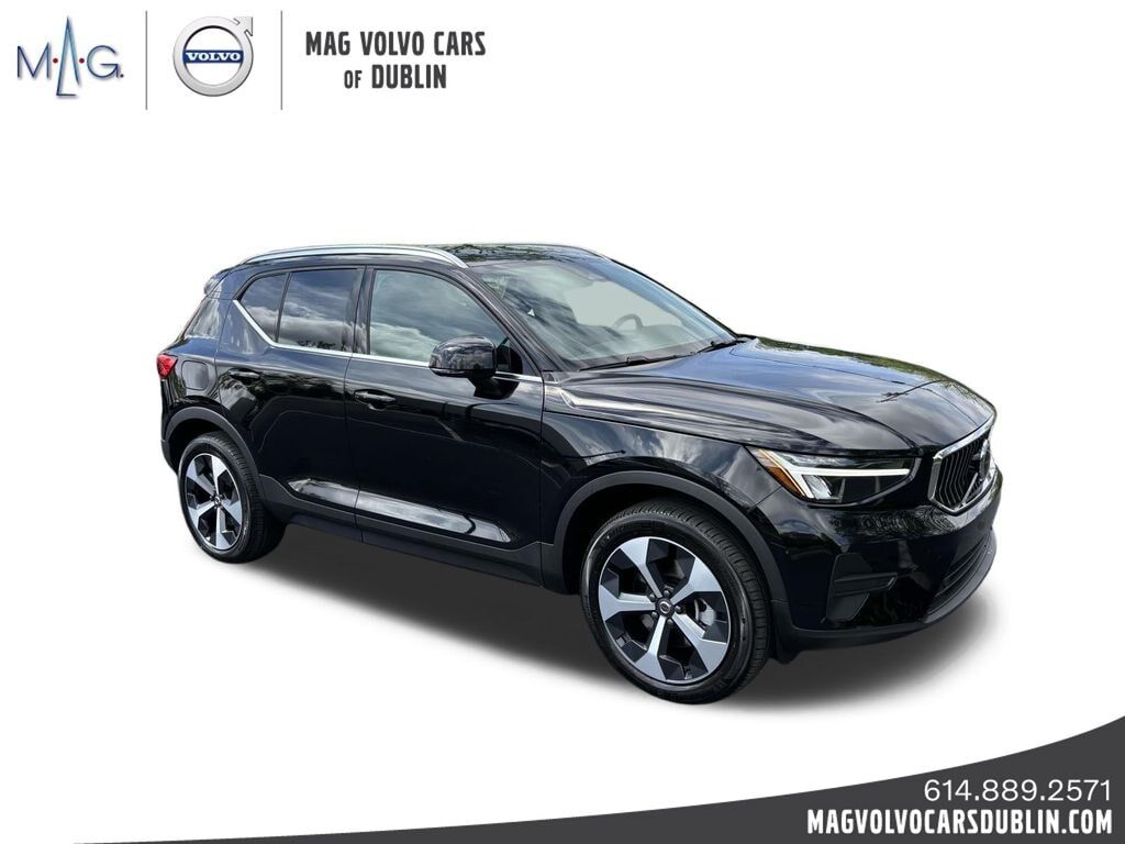 2025 VOLVO XC40