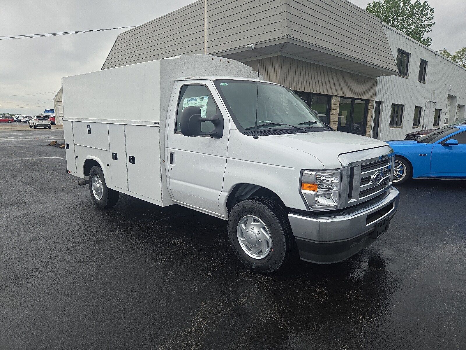 2025 FORD E-350