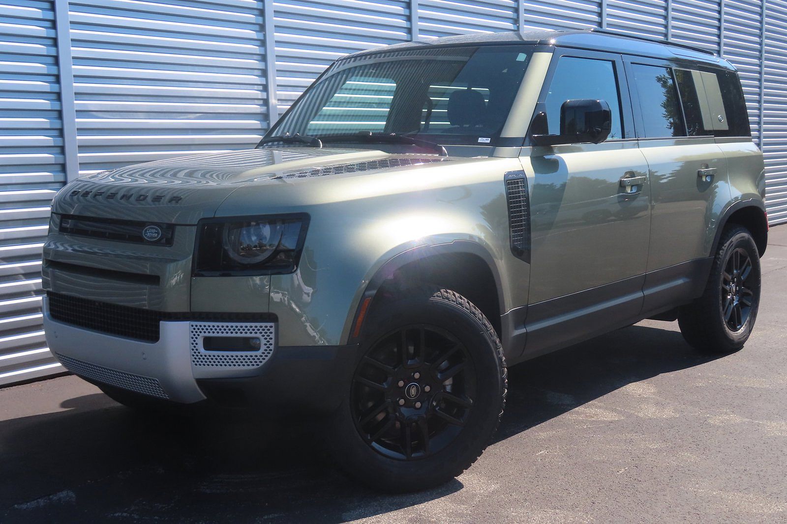 2024 LAND ROVER Defender