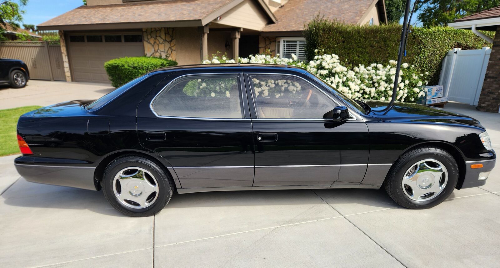 Lexus LS