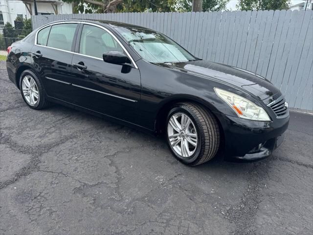 2013 INFINITI G37