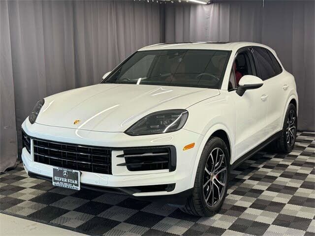 2024 PORSCHE Cayenne