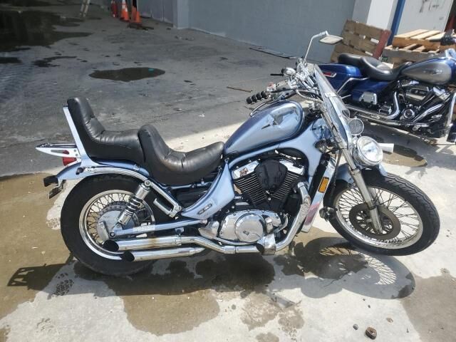 Suzuki VS800
