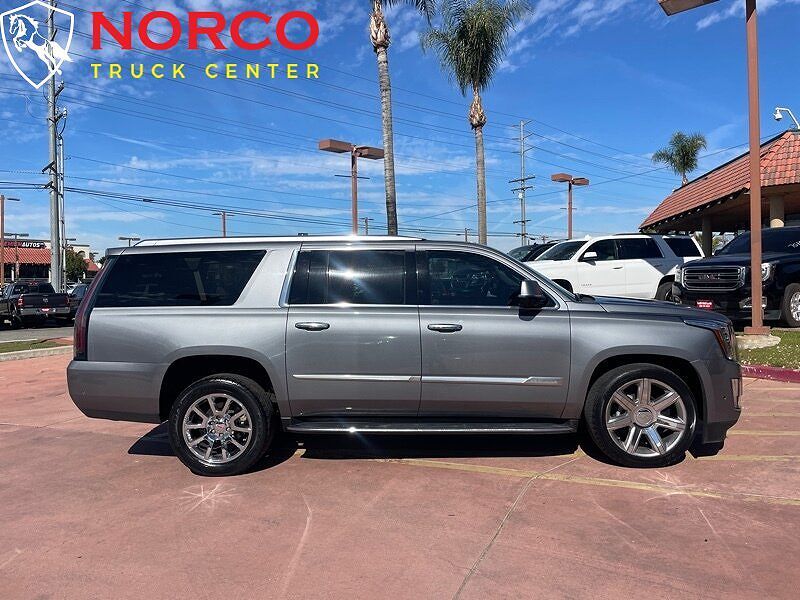 2019 CADILLAC Escalade ESV