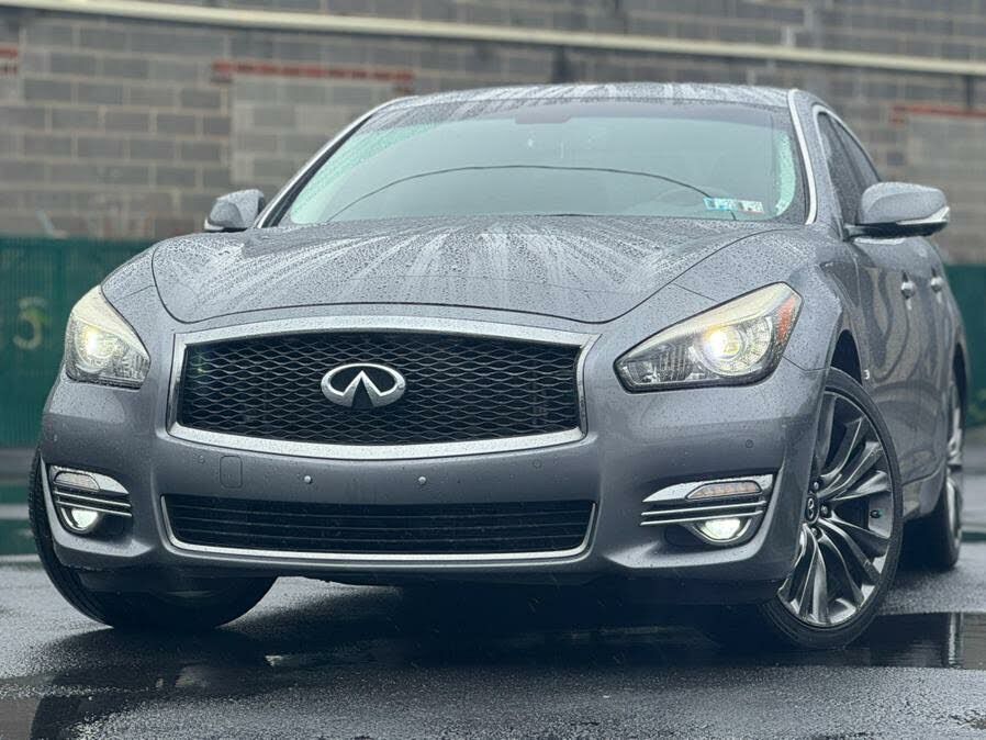 Infiniti Q70