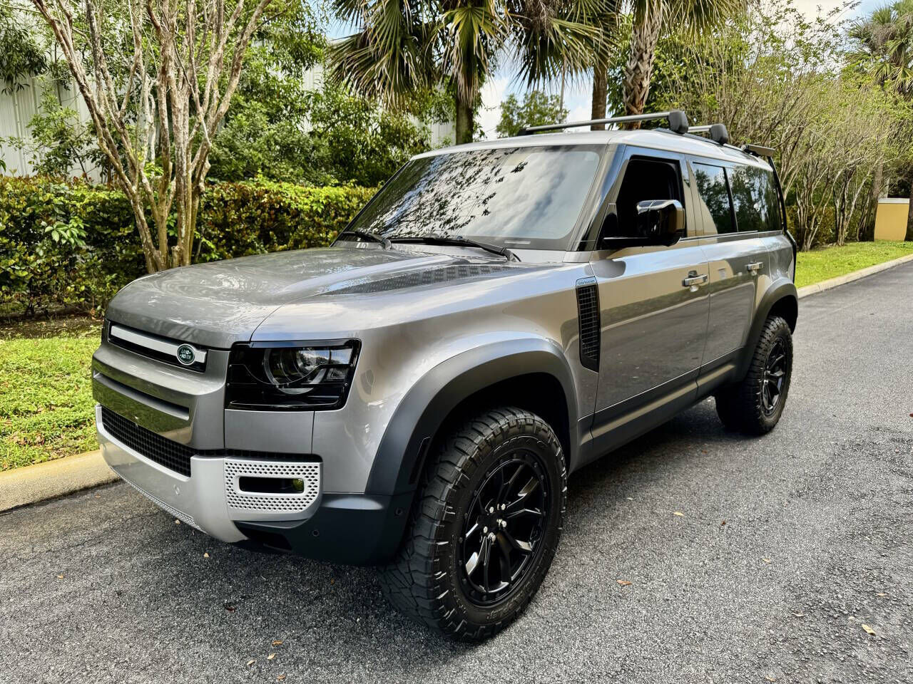 2022 LAND ROVER Defender