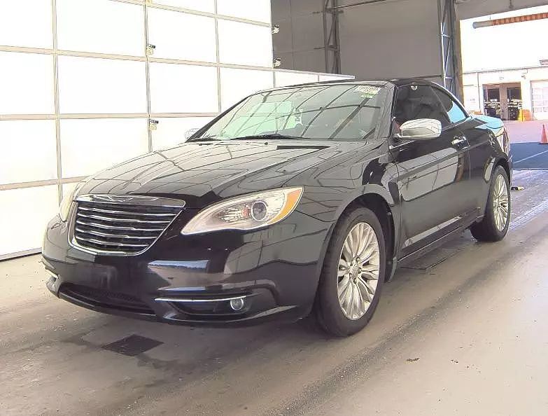 2011 CHRYSLER 200