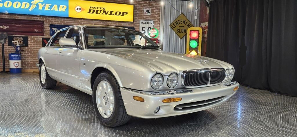 Jaguar XJ8