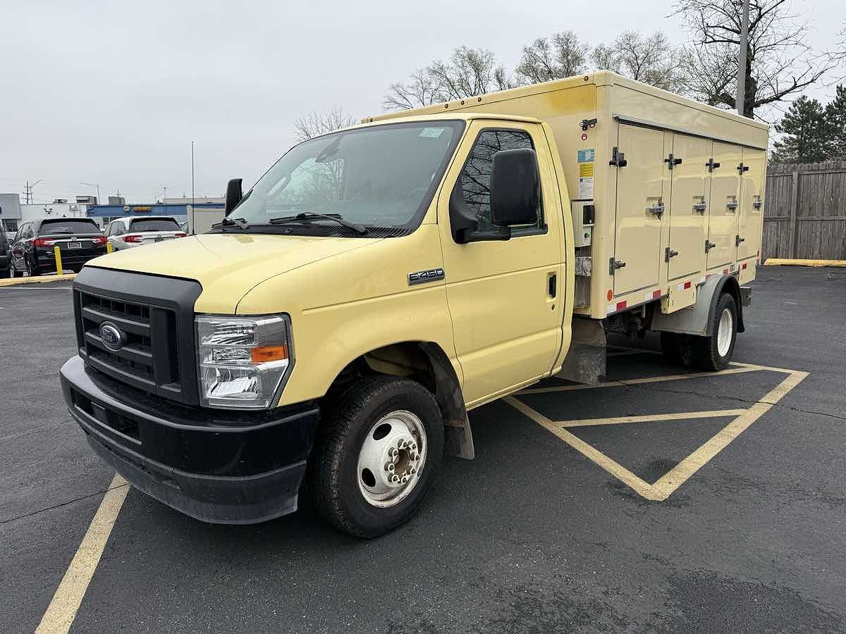 2022 FORD E-450