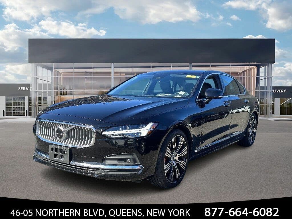 2022 VOLVO S90
