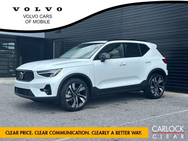 2025 VOLVO XC40