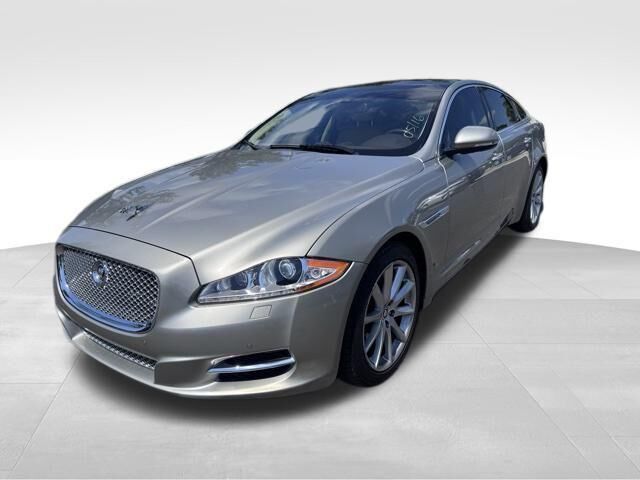 Jaguar XJ