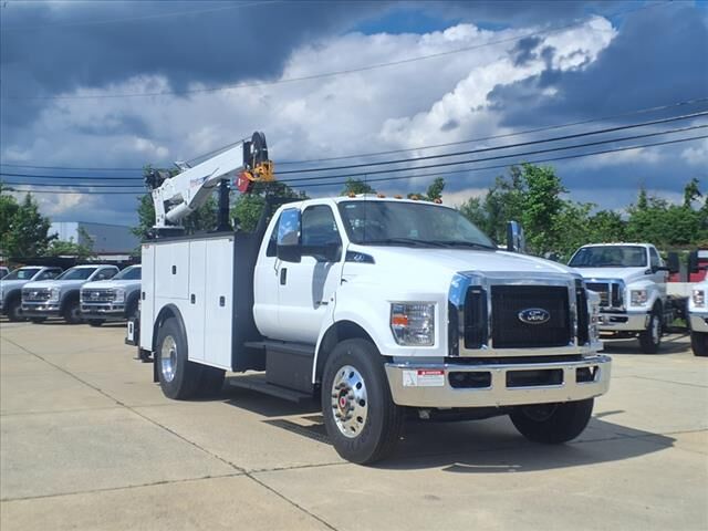 2025 FORD F-750
